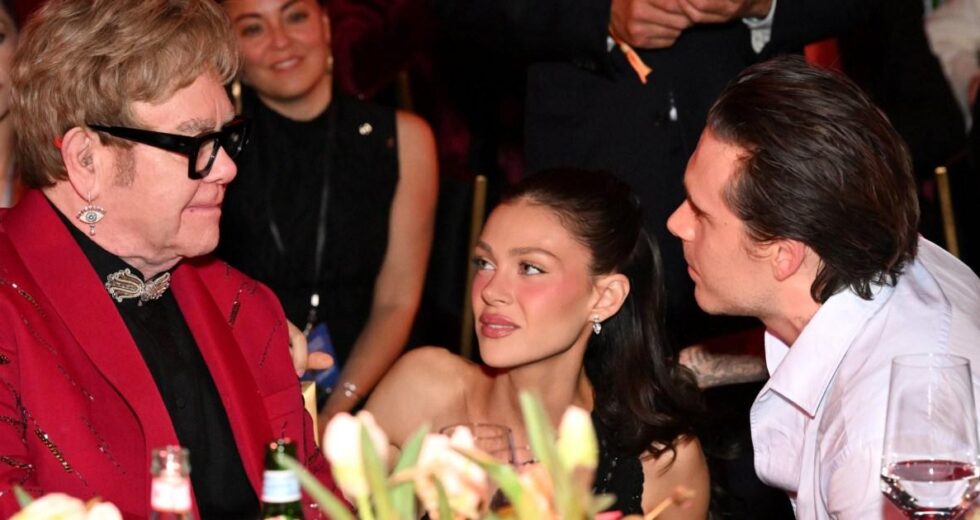 Brooklyn Beckham comparece à festa do Oscar do padrinho Elton John após desprezo pelo Dia das Mães