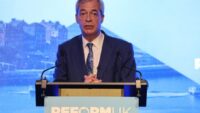 As ações de Nigel Farage estão custando o apoio à reforma por parte do público?