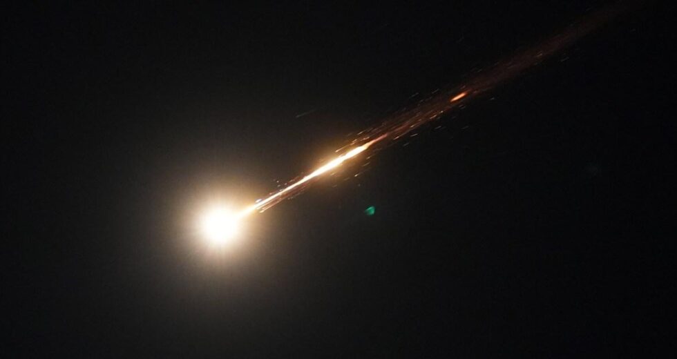 Duas pessoas mortas e três feridas após interceptação de míssil em Abu Dhabi | Notícias do mundo