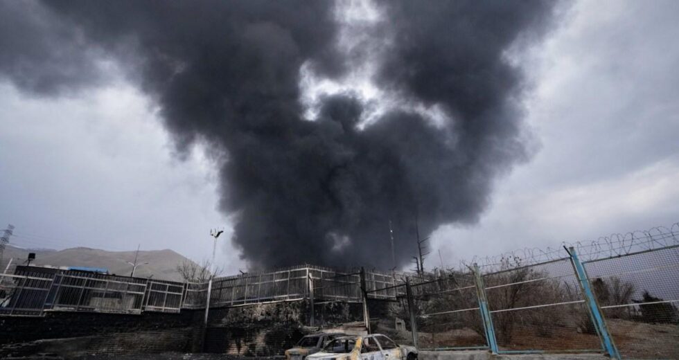 Donald Trump diz que está suspendendo por enquanto a ‘destruição de usinas de energia’ no Irã | Notícias dos EUA