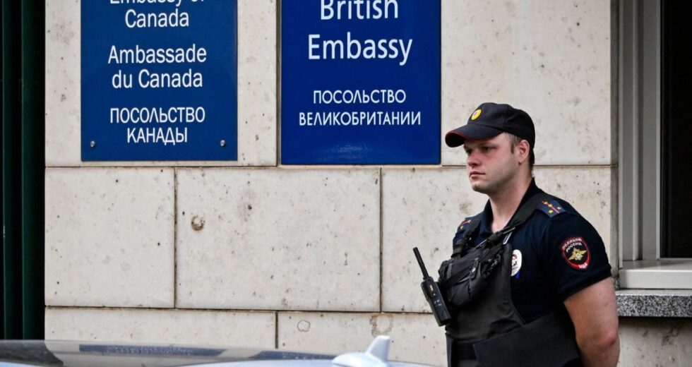 Rússia expulsa diplomata britânico após acusá-lo de espionagem | Notícias do mundo