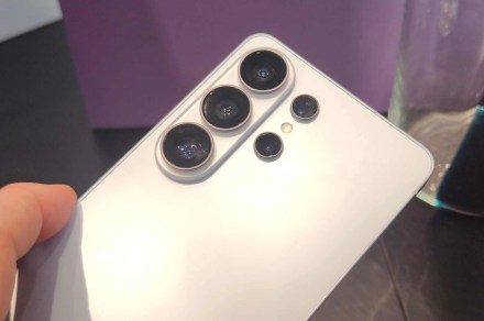 A desmontagem do Samsung Galaxy S26 Ultra revela uma atualização de resfriamento inspirada em PC