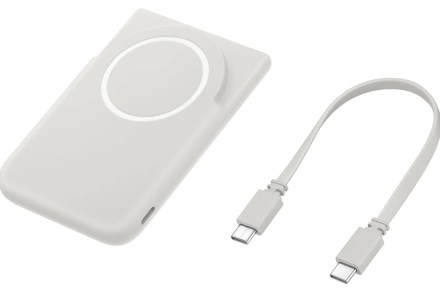 O banco de energia sem fio da Samsung tenta preencher a lacuna de carregamento magnético no Galaxy S26