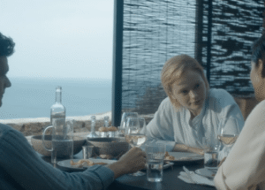 Emma Laird lidera tenso triângulo amoroso