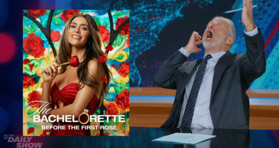 Jon Stewart brinca sobre o escândalo da nova temporada de ‘Bachelorette’