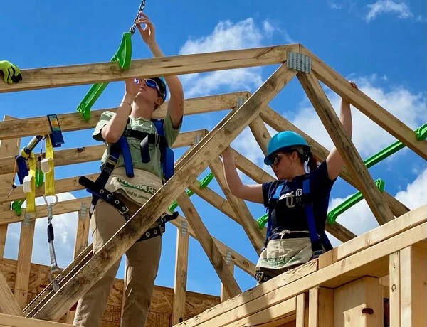 Construindo caminhos para mulheres na construção