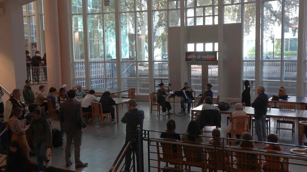 Biblioteca da UC Davis surge como campus “terceiro lugar”