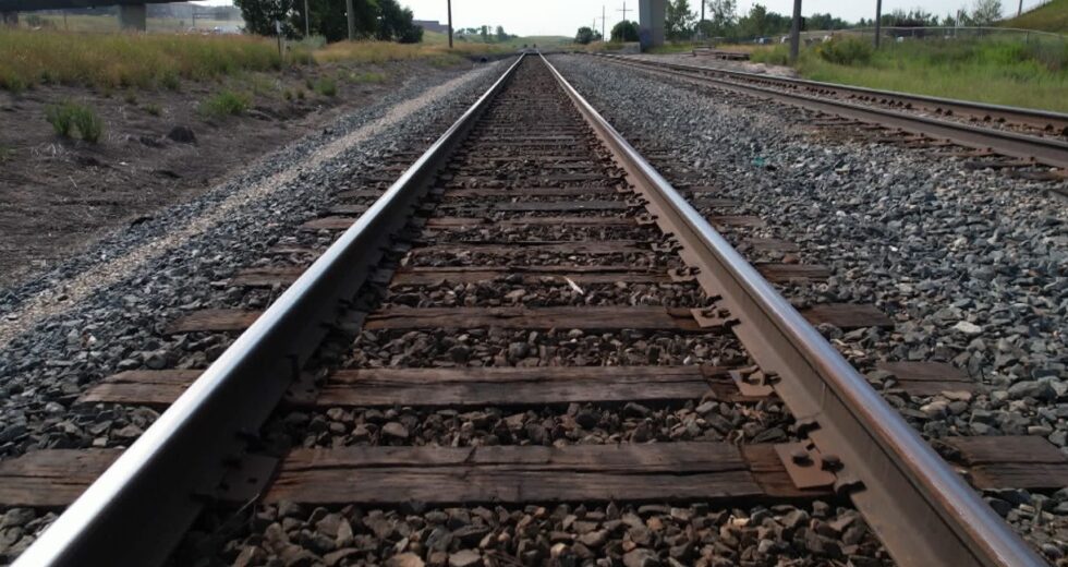 Criança atropelada por trem em Mississauga, estradas fechadas em vigor