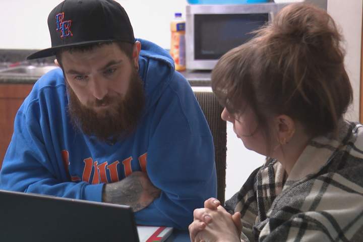 Albertan, com dores perpétuas em meio a atrasos no diagnóstico, exige mudanças: ‘Só quero minha vida de volta’