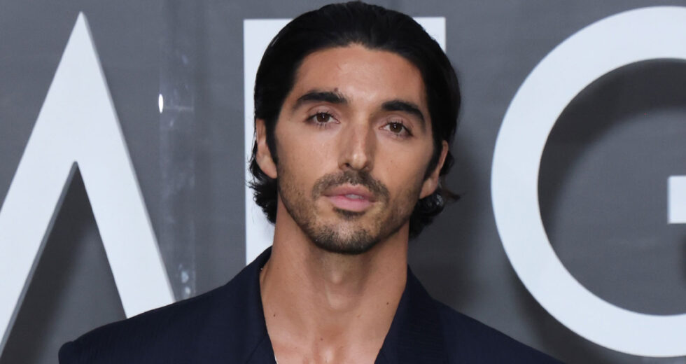 Taylor Zakhar Perez provoca ‘casamento vermelho, branco e real’ e aborda o “apetite por mais de Alex e Henry”