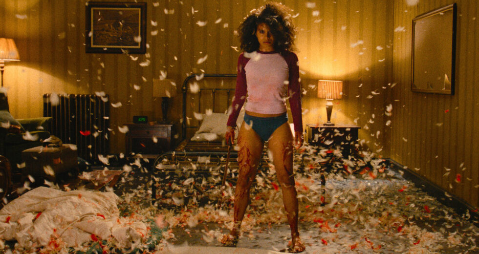 Zazie Beetz salva irmã do culto satânico