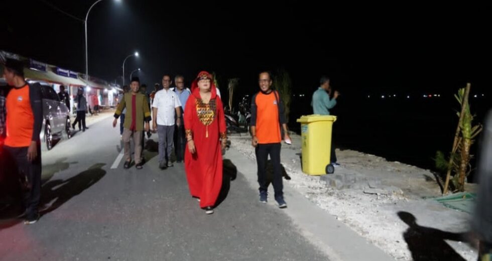 109 comerciantes de praia recebem botões de terreno SG