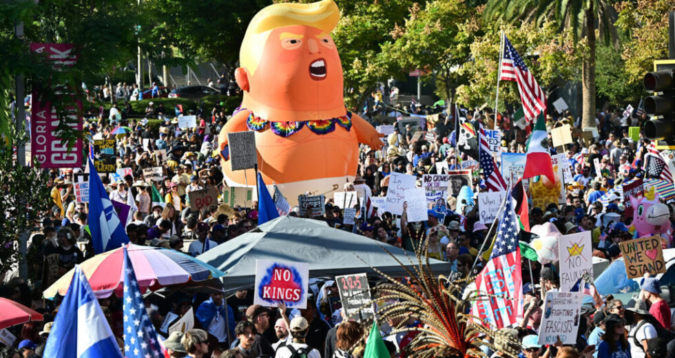 Espera-se que milhões de pessoas encham as ruas americanas no terceiro protesto ‘No Kings’ contra Trump