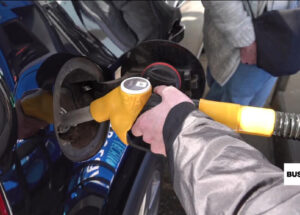 Petróleo despenca e ações sobem com alívio de Trump no Irã – Negócios