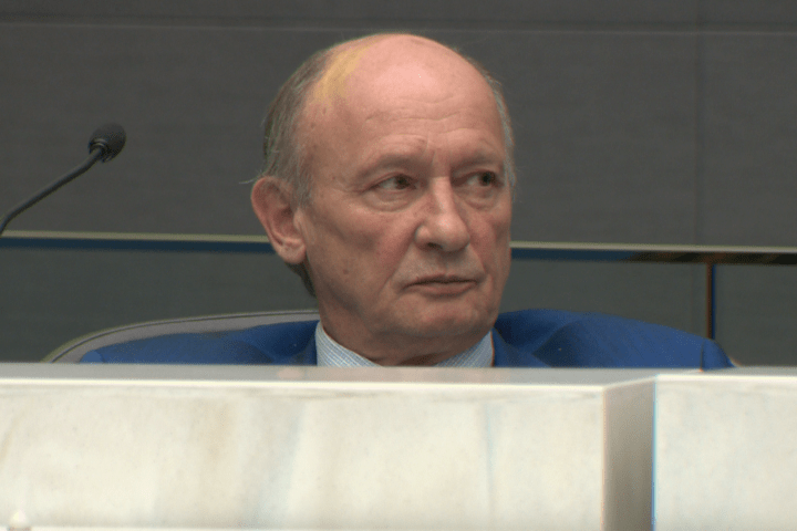 O vereador de Calgary diz que a RCMP apreendeu seus dispositivos como parte da investigação