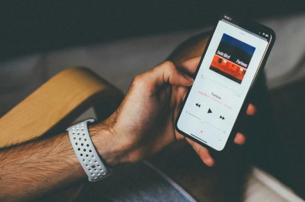 A Apple Music colocará tags personalizadas para músicas e recursos visuais de IA, mas não é suficiente