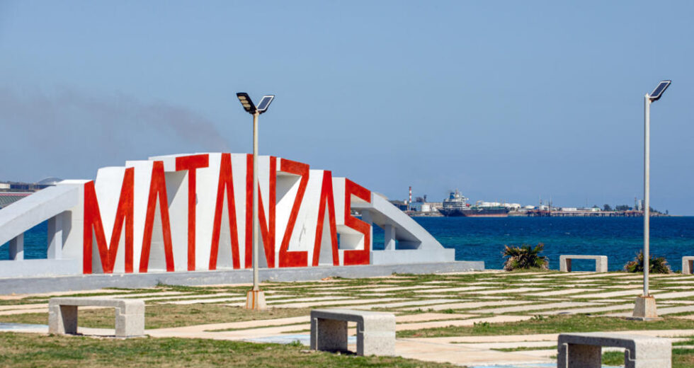 Petroleiro russo se aproxima de Cuba bloqueada, Trump ignora ‘um barco de petróleo’