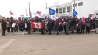 Manifestantes temem que cuidados de saúde de dois níveis ‘ao estilo americano’ cheguem ao Canadá