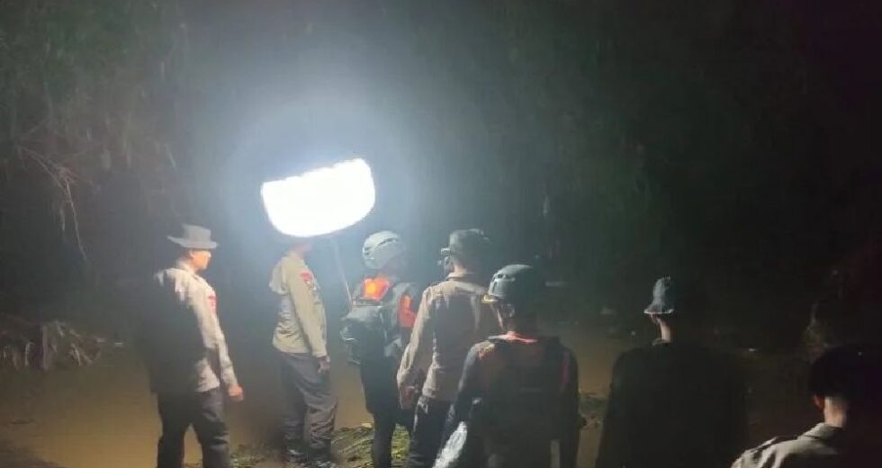 Inundações repentinas em Buleleng Bali, 8 pessoas foram embora e 3 ainda são procuradas