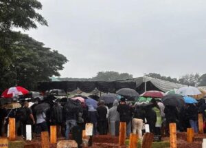 O corpo de Vidi Aldiano foi enterrado em Tanah Kusir, perto do túmulo de Bung Hatta