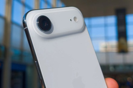 O iPhone Air está superando drasticamente as vendas do telefone fino da Samsung e até mesmo do modelo Plus aposentado da Apple