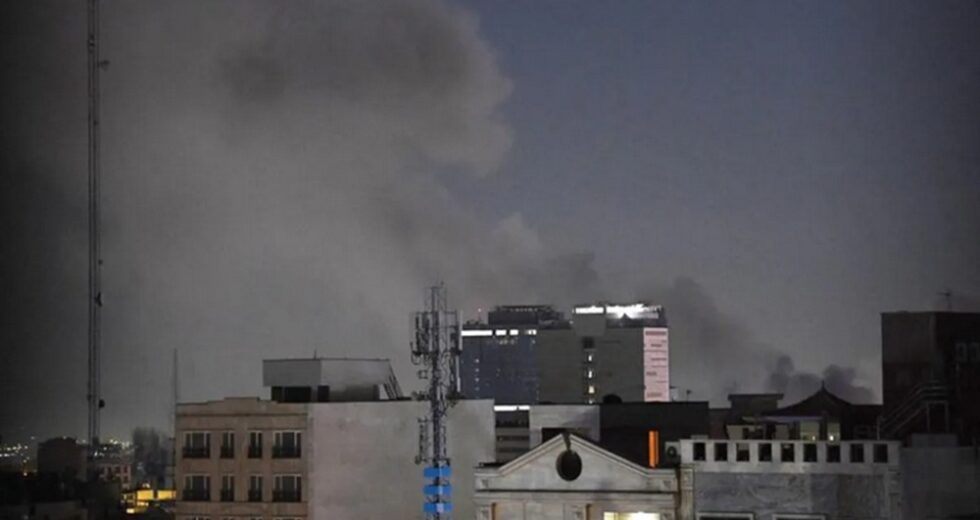 555 mortos após 2.000 alvos atingidos por mísseis EUA-Israel