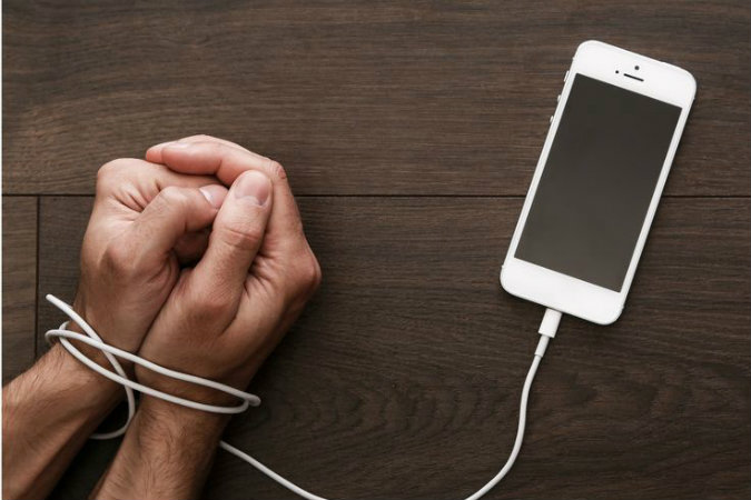 Ministro da Educação Básica apoia restrições a dispositivos para crianças menores de 16 anos