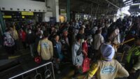 O pico do fluxo de retorno de passageiros de trem em Jogja atinge dezenas de milhares