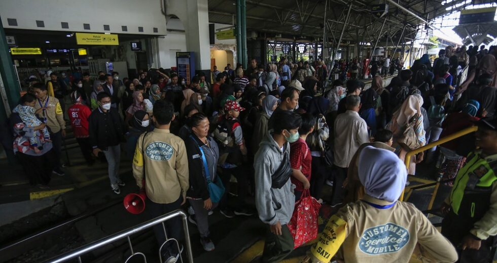 O pico do fluxo de retorno de passageiros de trem em Jogja atinge dezenas de milhares