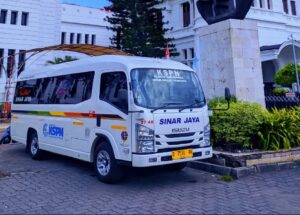 Verifique o horário do ônibus Sinar Jaya de Jogja para Baron Beach e Parangtritis