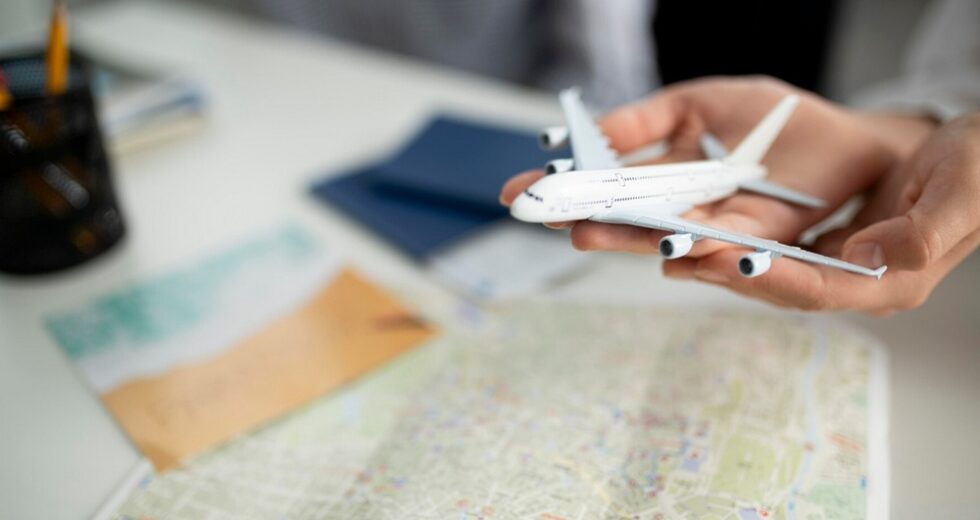 Ministro dos Transportes garante descontos em passagens aéreas para o regresso a casa em 2026