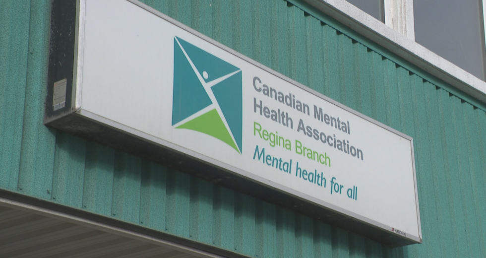 Março ilumina o mês de conscientização sobre automutilação