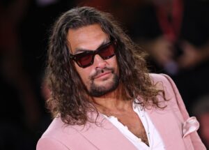 Jason Momoa e família fogem em meio às piores enchentes no Havaí em 20 anos