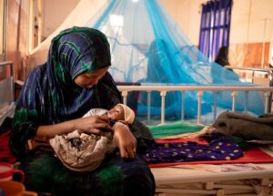 O progresso na redução da mortalidade infantil abranda à medida que 4,9 milhões de crianças morrem antes dos cinco anos