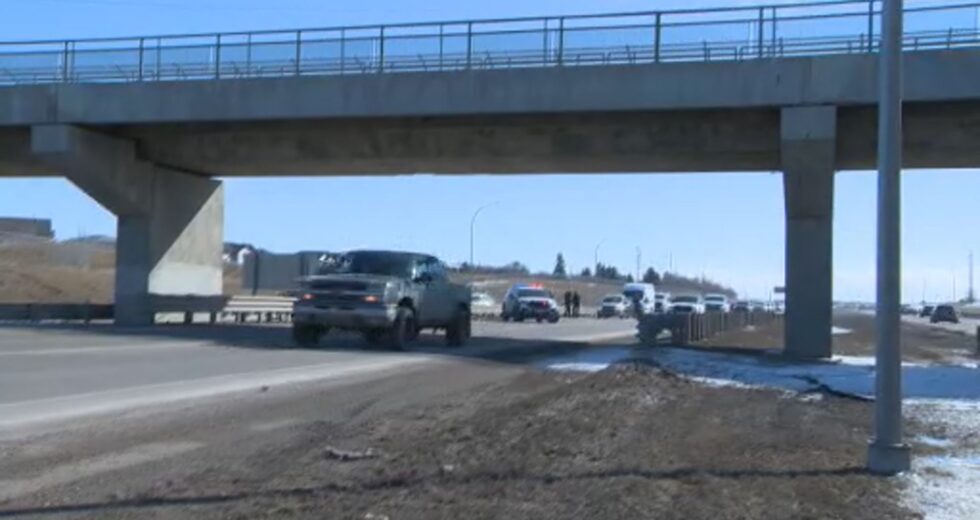 3º viaduto de Saskatoon atingido por veículo em um mês – Saskatoon