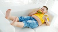 O estresse dos pais pode estar causando silenciosamente a obesidade infantil, segundo estudo de Yale