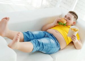 O estresse dos pais pode estar causando silenciosamente a obesidade infantil, segundo estudo de Yale
