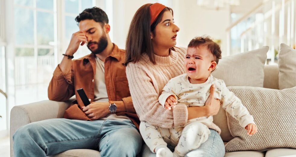 Pais enfrentam risco crescente de depressão um ano após a chegada do bebê