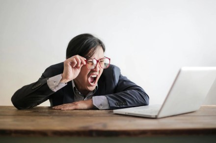 Esta startup pagará US$ 800 diariamente para você trabalhar como um valentão de IA