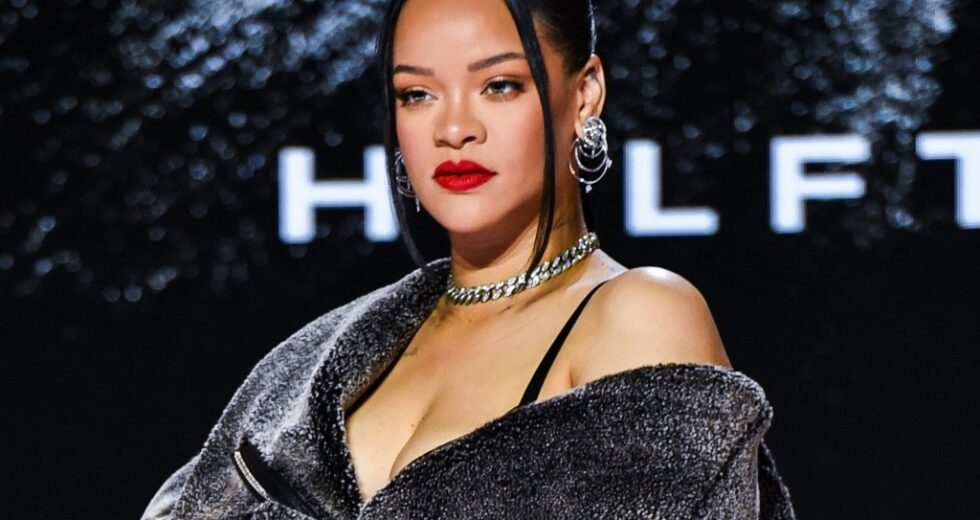 Mulher é presa após tiros disparados contra a casa de Rihanna enquanto a cantora estava lá dentro: relatos – Nacional