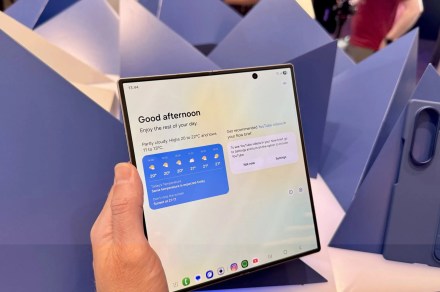 A Samsung pode evitar um aumento de preço no próximo Galaxy Z Fold 8, e você pode agradecer à Apple por isso
