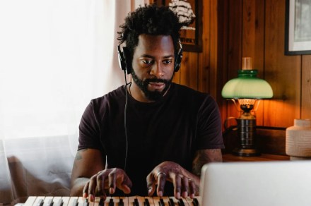 Esta técnica invisível envenena músicas para que a IA não possa cloná-las