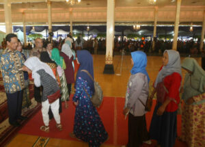 Segunda-feira, Open House do Sultão em Kepatihan. 70 Angkringan Preparado