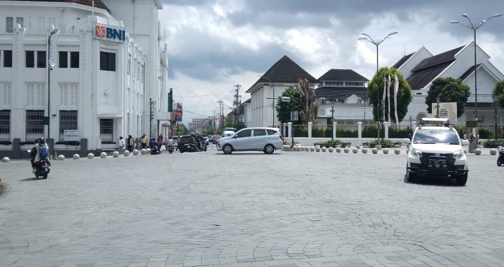 Satpol PP ainda encontra turistas fumantes e otopados em Malioboro