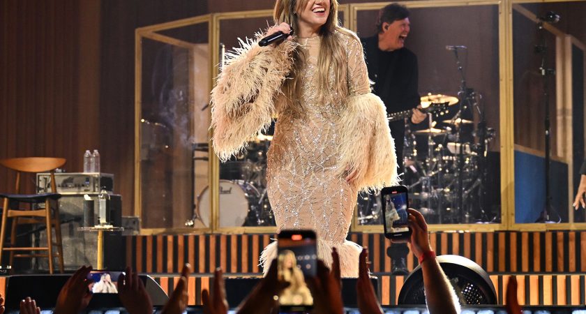 Kelly Clarkson is nobody’s idol
