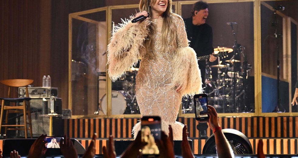 Kelly Clarkson is nobody’s idol